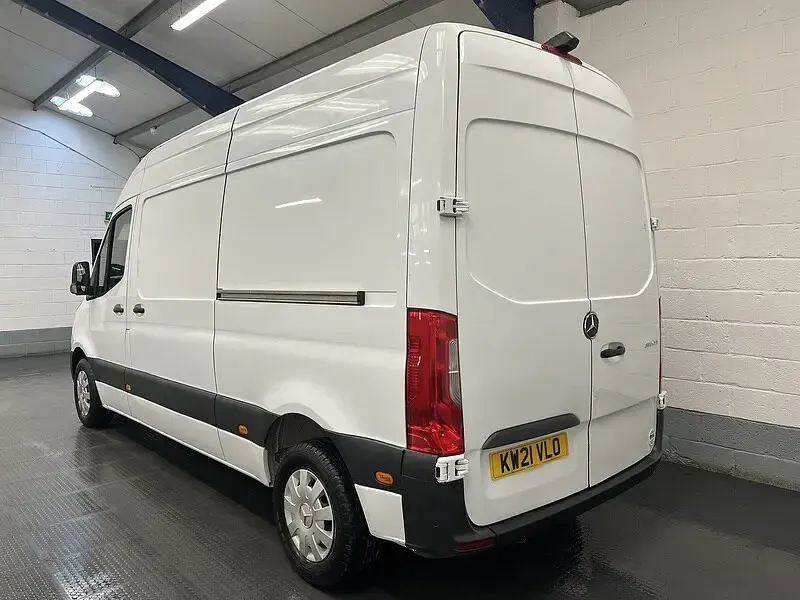 Used Mercedes Sprinter Premium 143 HP (105 kW) 2021 White Van