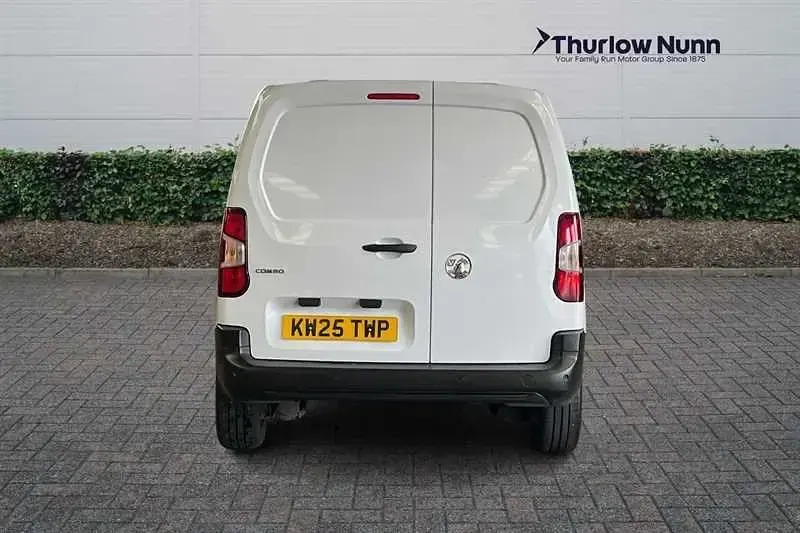 Begagnad Vauxhall Combo S 100 HK (73 kW) 2025 Vit Minibuss