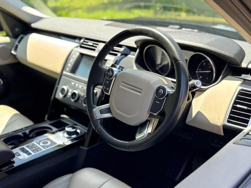 Used Land Rover Discovery 5 SE 2018 Black SUV