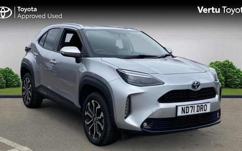 Used 2025 Toyota Yaris Hybrid Design Estate | £19,795 (Super price) - Image 1/4