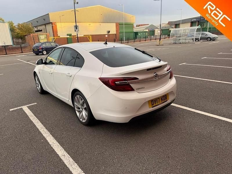 Used Vauxhall Insignia SRi 140 HP (102 kW) 2017 White Hatchback