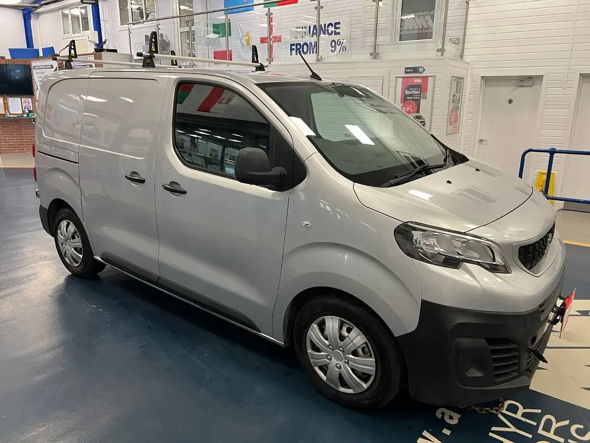 Used Peugeot Expert 95 HP (69 kW) 2017 Silver Van