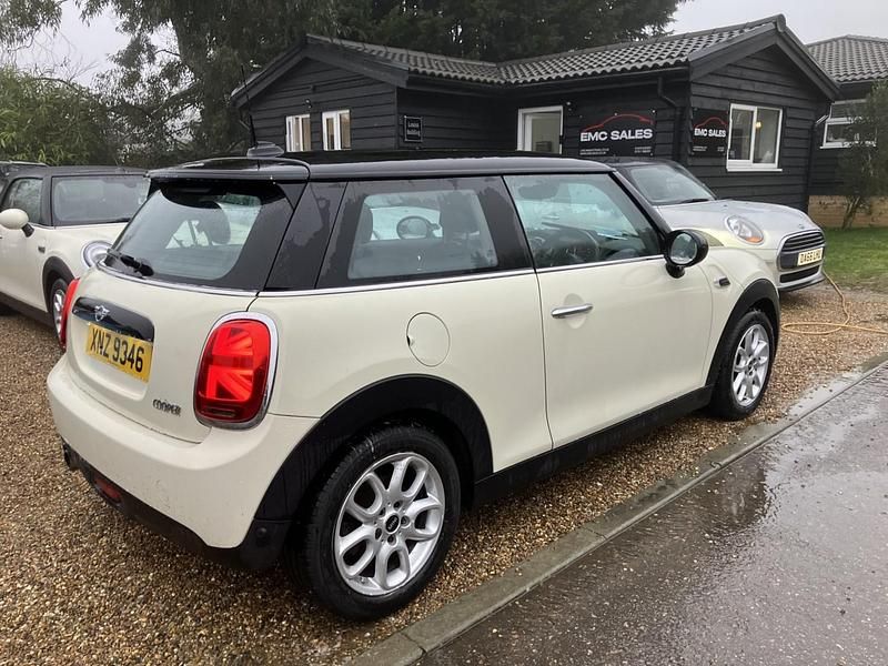 Begagnad Mini Cooper Hatch 2018 Vit Halvkombi