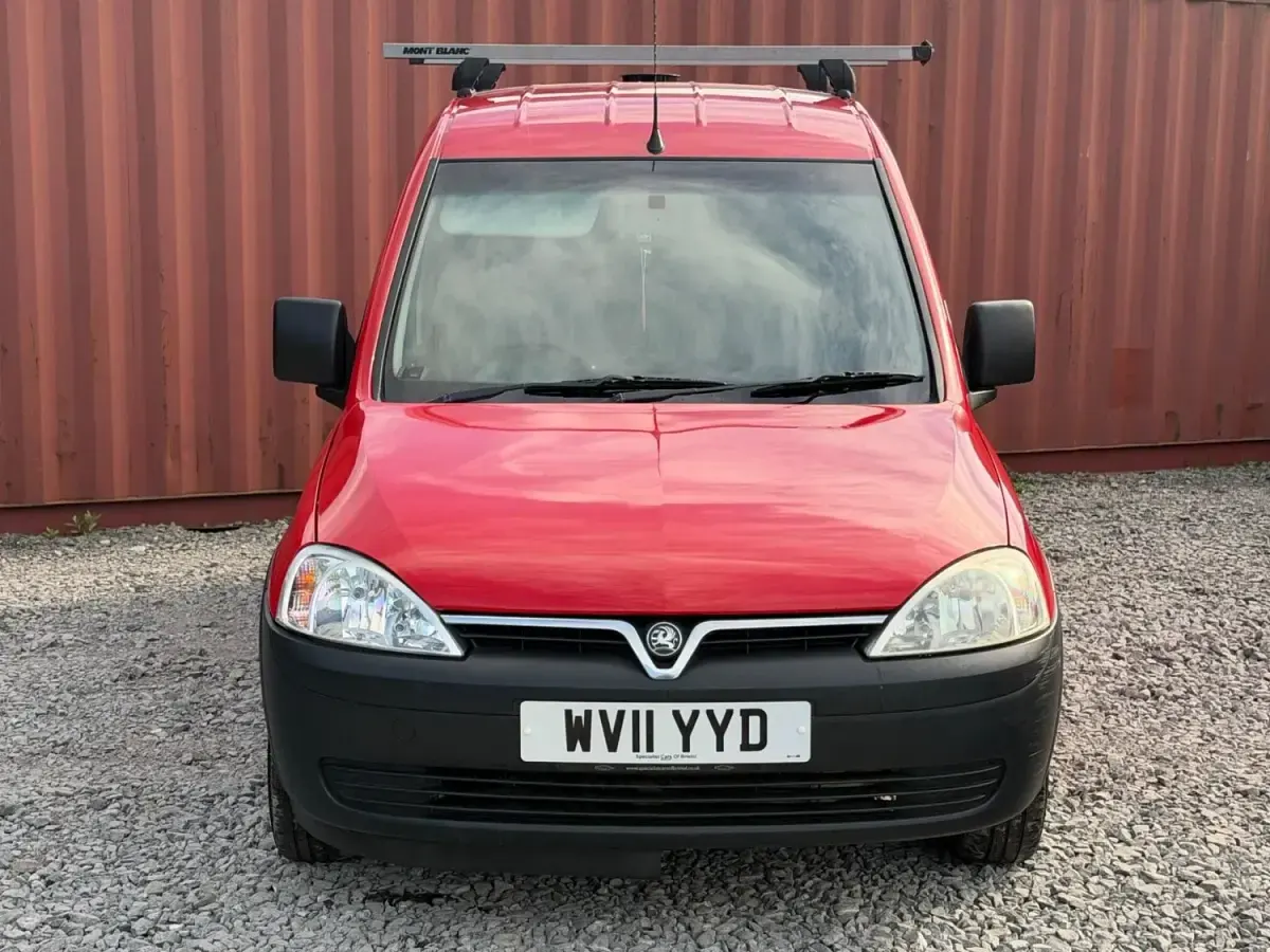 Second-hand Vauxhall Combo 75 CP (55 kW) 2011 Roșu Monovolum