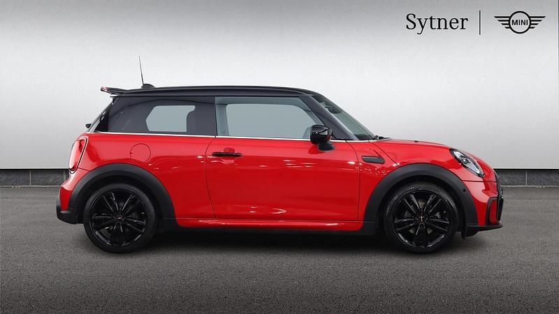 Usado Mini Cooper Hatch 134 CV (98 kW) 2023 Rojo Utilitario