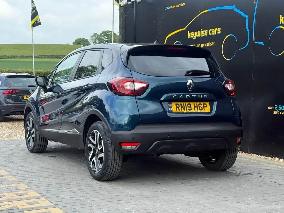 Second-hand Renault Captur Iconic 90 CP (66 kW) 2019 Albastru SUV