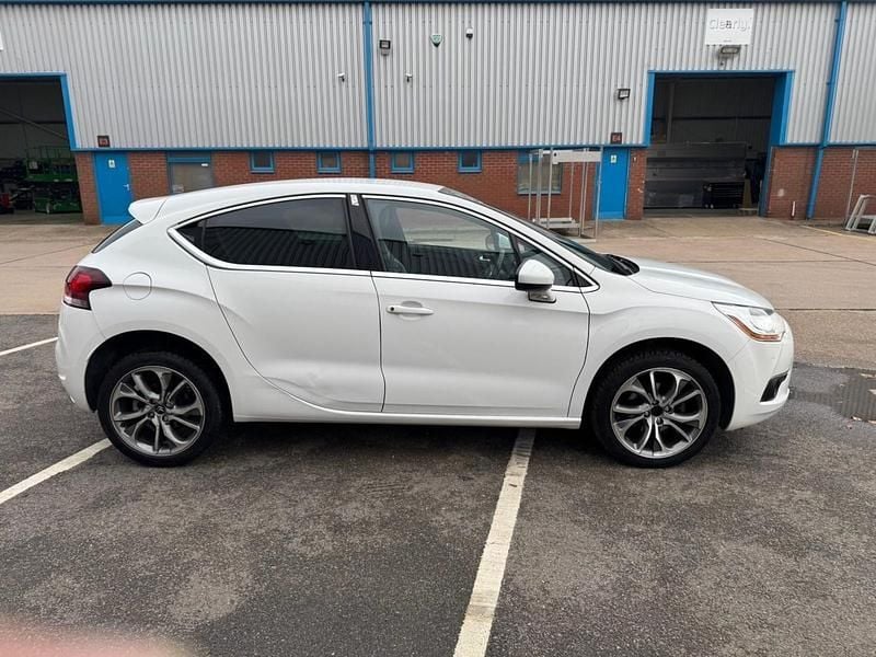Used Citroën DS4 2014 White Hatchback