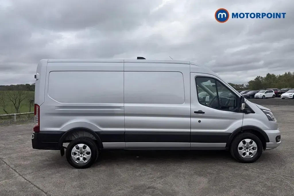 Begagnad Ford Transit Limited 165 HK (121 kW) 2024 Silver Van