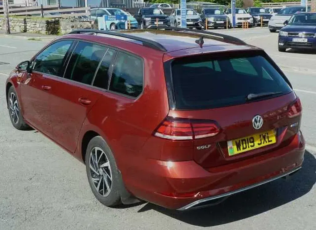 Used VW Golf VII Match 130 HP (95 kW) 2019 Red Estate