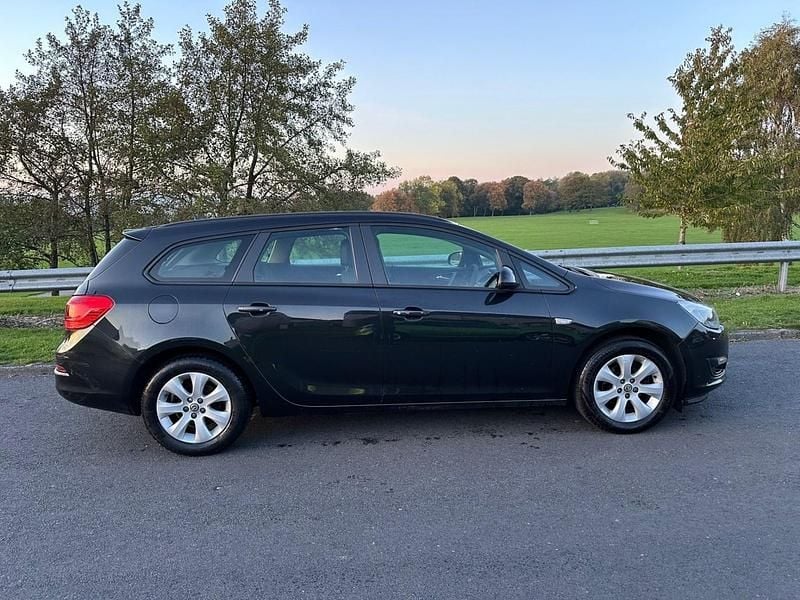 Used Vauxhall Astra Design Edition 2014 Black Estate
