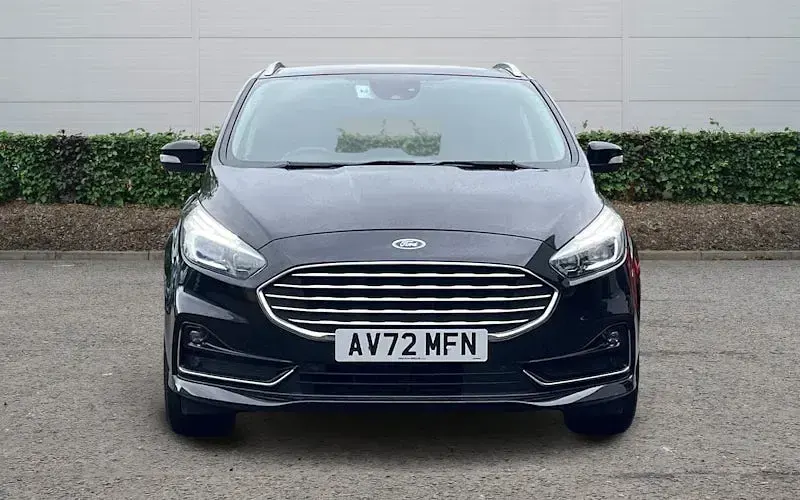 Used Ford S-MAX Titanium 190 HP (139 kW) 2022 Black MPV