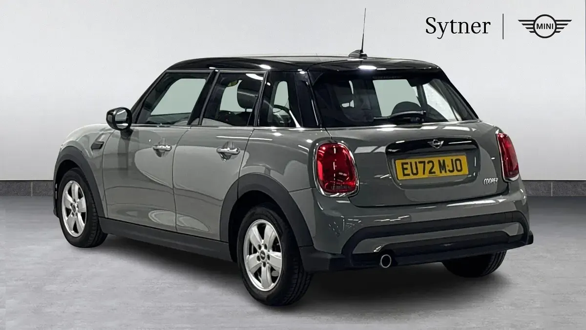 Usado Mini Cooper Classic 134 HP (98 kW) 2022 Cinzento Citadino