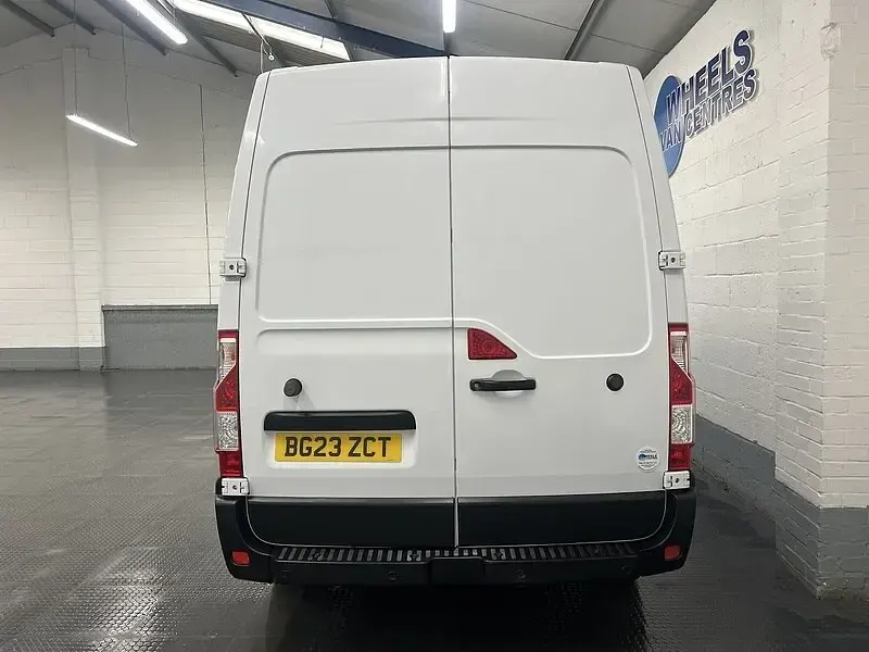 Used Nissan Interstar Acenta 135 HP (99 kW) 2023 White Van