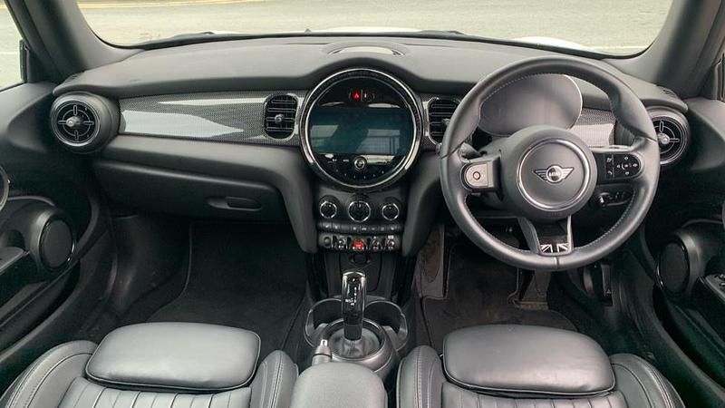 Used Mini Cooper Exclusive 136 HP (100 kW) 2023 White Hatchback