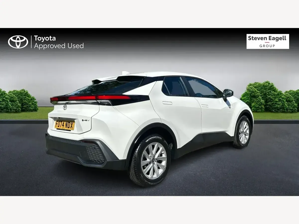 Used Toyota C-HR 140 HP (102 kW) 2024 White SUV