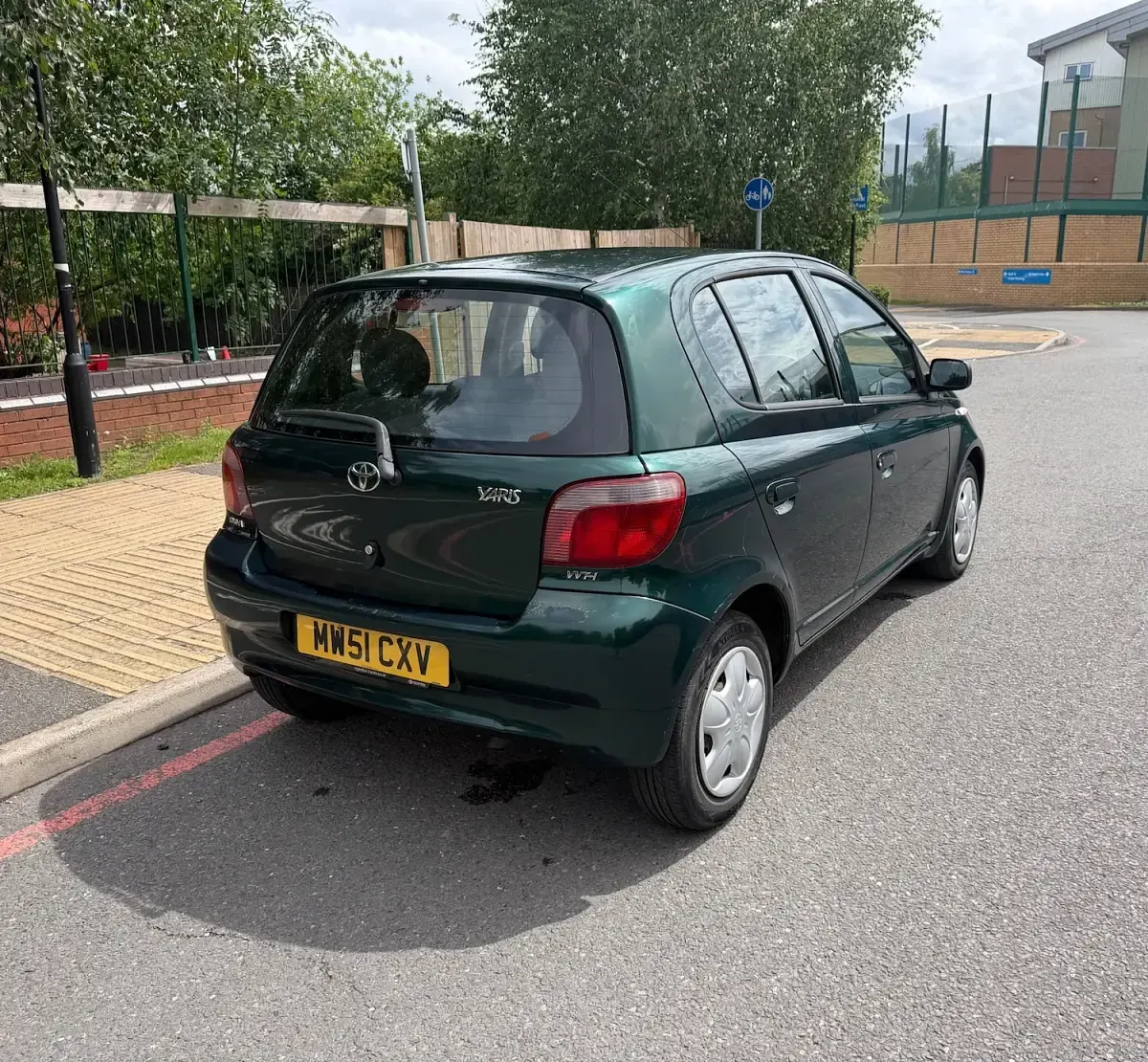 Used Toyota Yaris 86 HP (63 kW) 2001 Green Hatchback