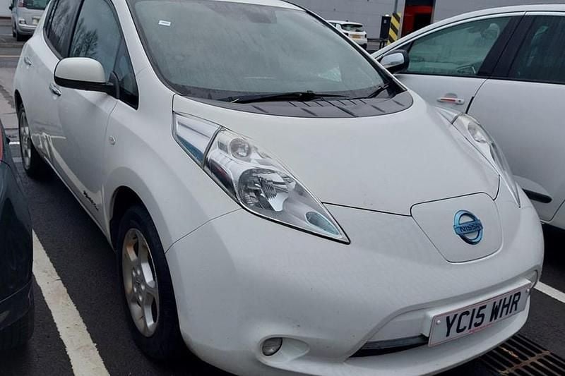 Used Nissan Leaf Acenta 80 kW (109 HP) 2015 White Hatchback