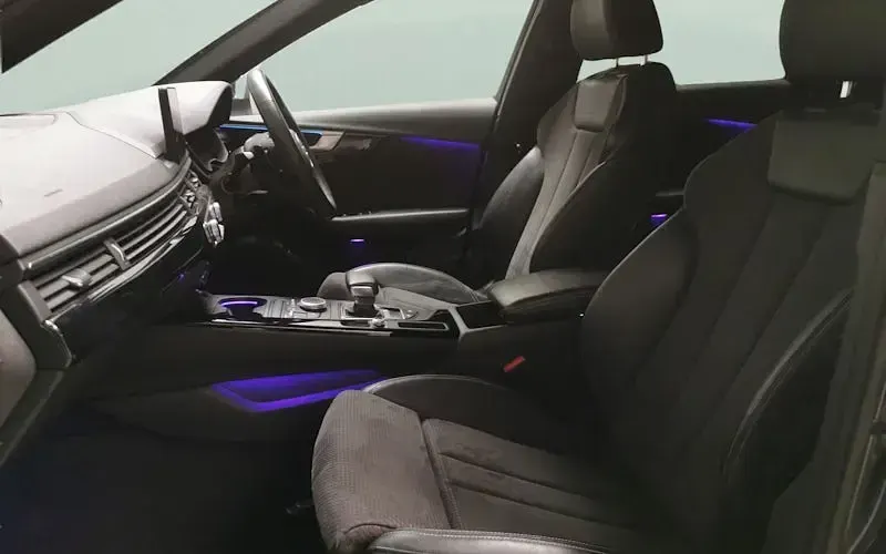 Begagnad Audi A4 S-Line 190 HK (139 kW) 2019 Grå Sedan
