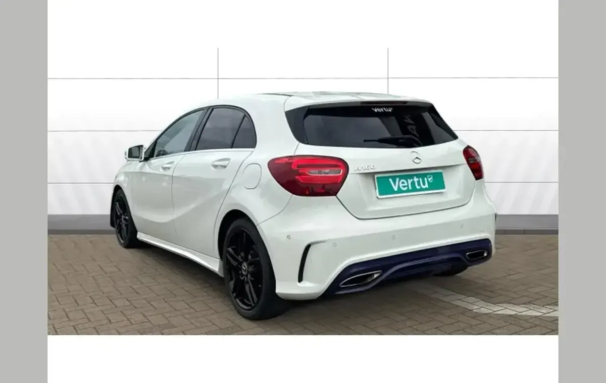 Used Mercedes A160 Executive 101 HP (74 kW) 2017 White Hatchback