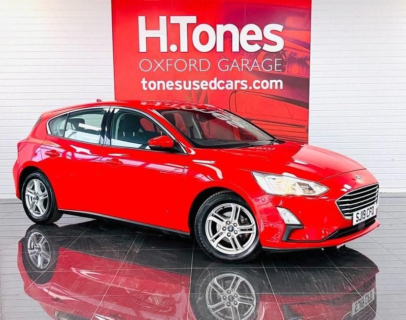 Used Ford Focus Zetec 100 HP (73 kW) 2019 Red Hatchback