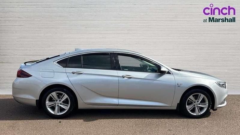 Used Vauxhall Insignia SRi 136 HP (100 kW) 2018 Silver Hatchback