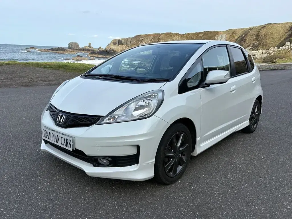 Used Honda Jazz SI 99 HP (72 kW) 2014 White Hatchback