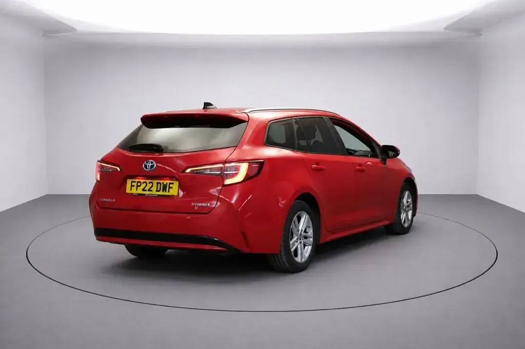 Used Toyota Corolla 122 HP (89 kW) 2022 Red Estate