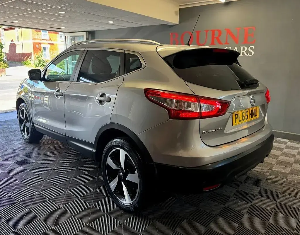 Used Nissan Qashqai N-TEC 115 HP (84 kW) 2016 Silver SUV