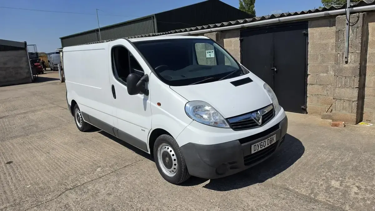 Used Vauxhall Vivaro 115 HP (84 kW) 2010 White MPV