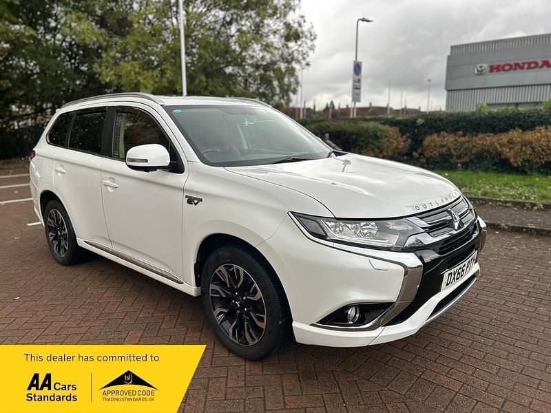 White Used 2016 Mitsubishi Outlander P-HEV Estate | £9,995 (Fair price) - Image 1/4