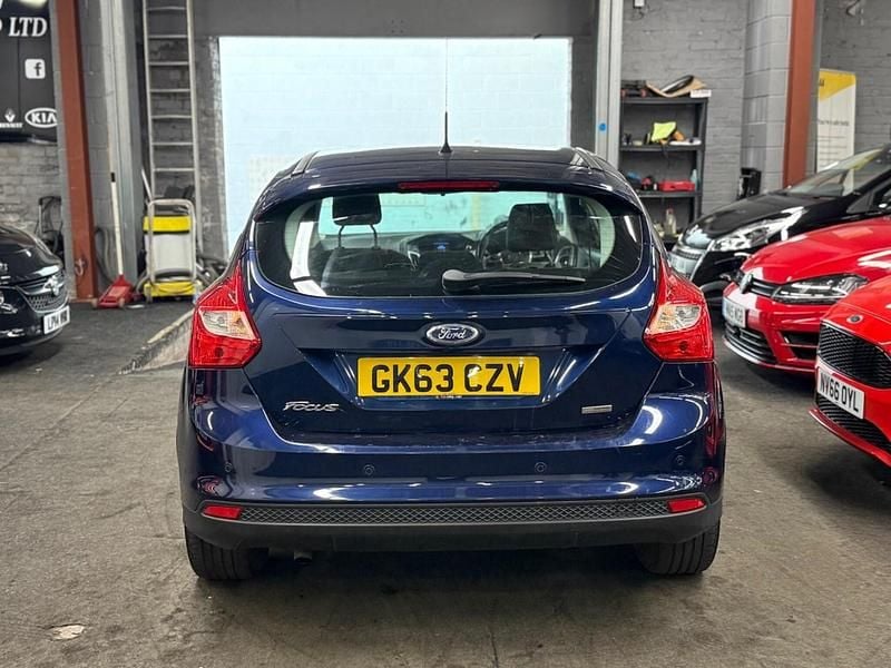 Used Ford Focus Zetec 125 HP (91 kW) 2013 Blue Hatchback