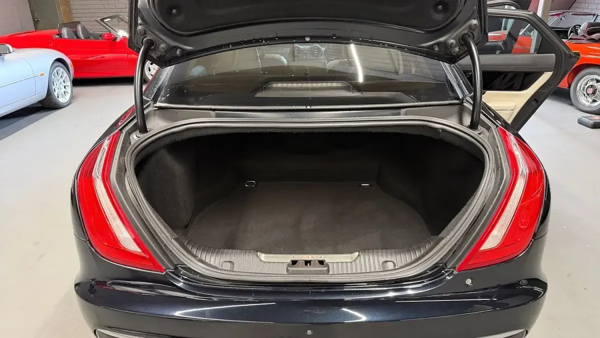 Used Jaguar XJ Portfolio 300 HP (220 kW) 2019 Black Sedan