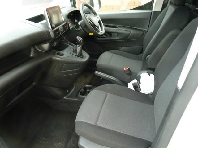 Used Vauxhall Combo Sportive 101 HP (74 kW) 2020 White MPV