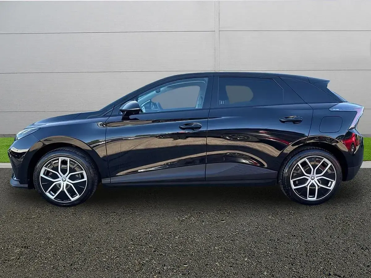 Used MG MG4 EV Trophy 2025 Black Hatchback