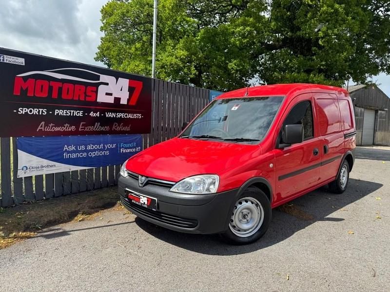 Red Used 2010 Vauxhall Combo MPV | £4,295 (A bit pricey) - Image 1/3