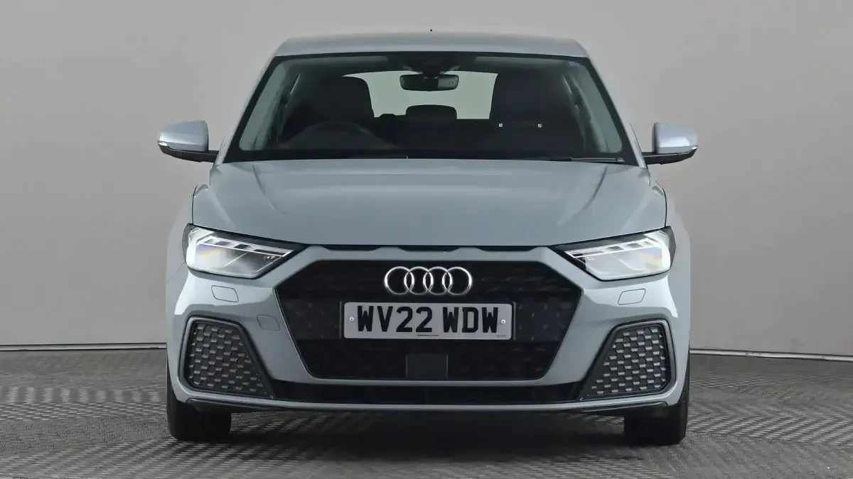 Begagnad Audi A1 Premium 95 HK (69 kW) 2022 Grå SUV