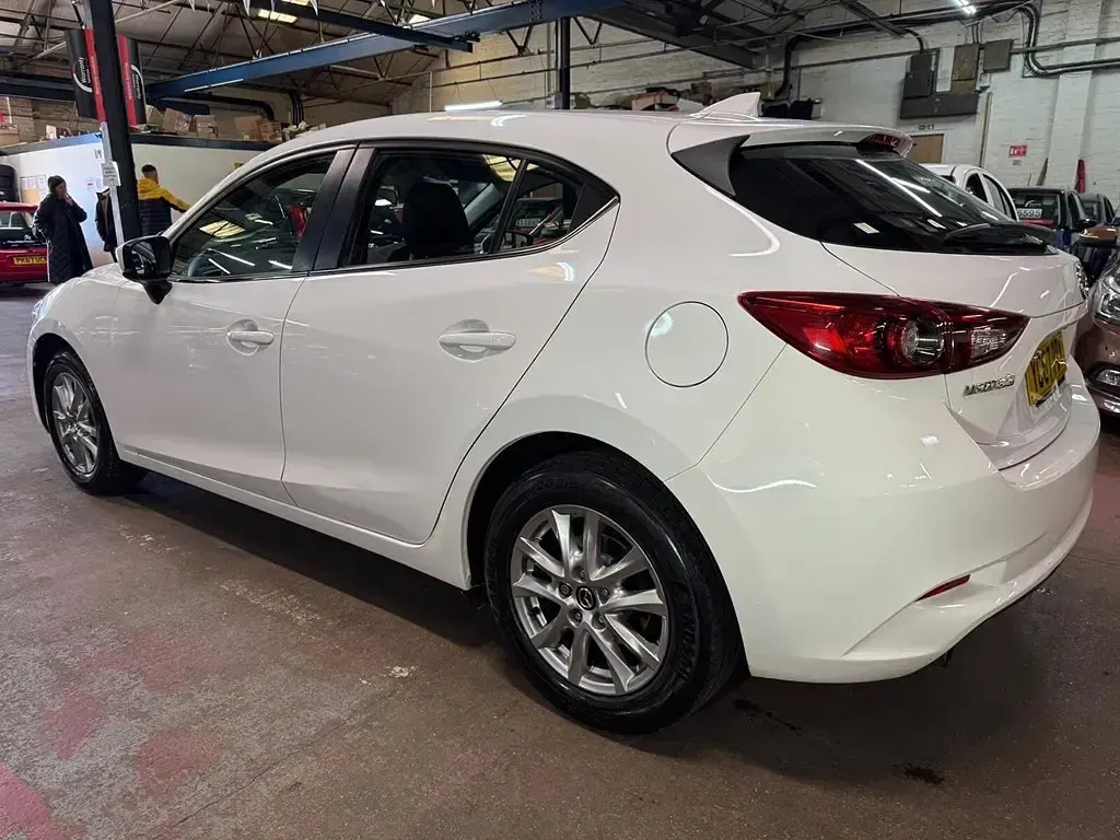 Used Mazda 3 2017 White Hatchback