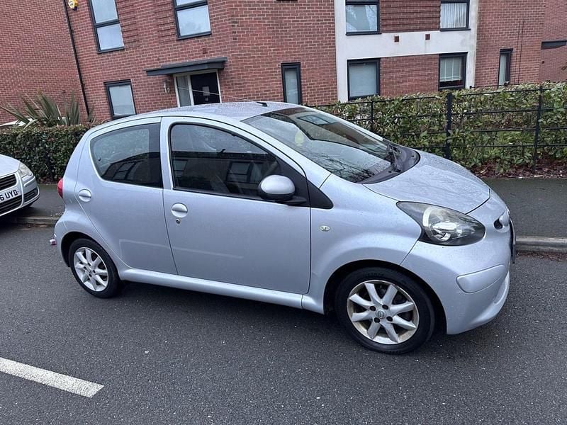 Silver Used 2009 Toyota Aygo Platinum Hatchback | £1,795 (Fair price) - Image 1/4