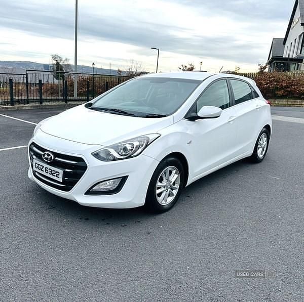 Used Hyundai i30 SE 110 HP (80 kW) 2016 White Hatchback