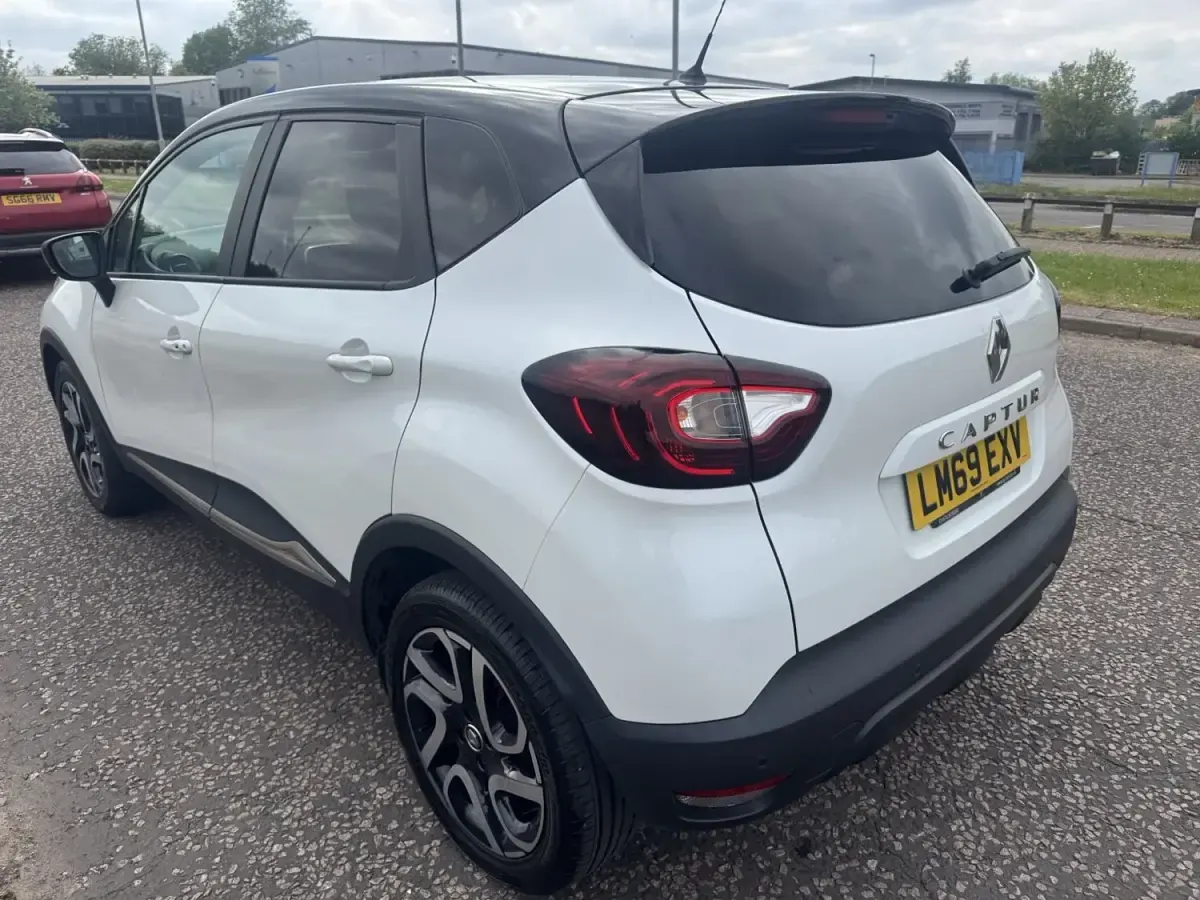 Second-hand Renault Captur Iconic 90 CP (66 kW) 2019 Alb SUV