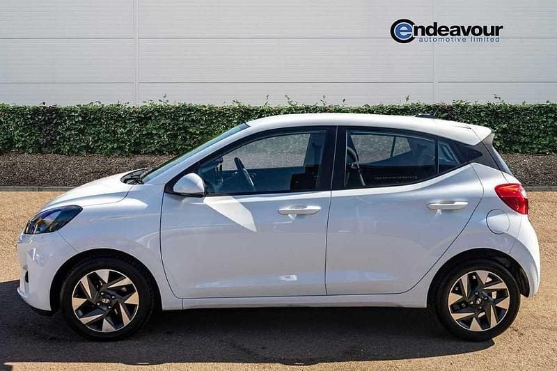 Used Hyundai i10 Advanced 2024 White Hatchback