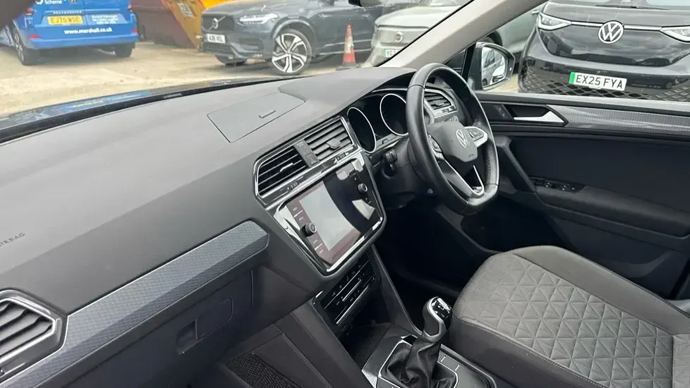 Used VW Tiguan Life 150 HP (110 kW) 2023 Urano grey SUV