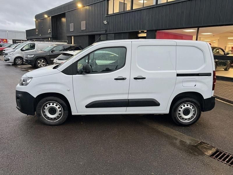 Used Citroën Berlingo 130 HP (95 kW) 2023 White MPV