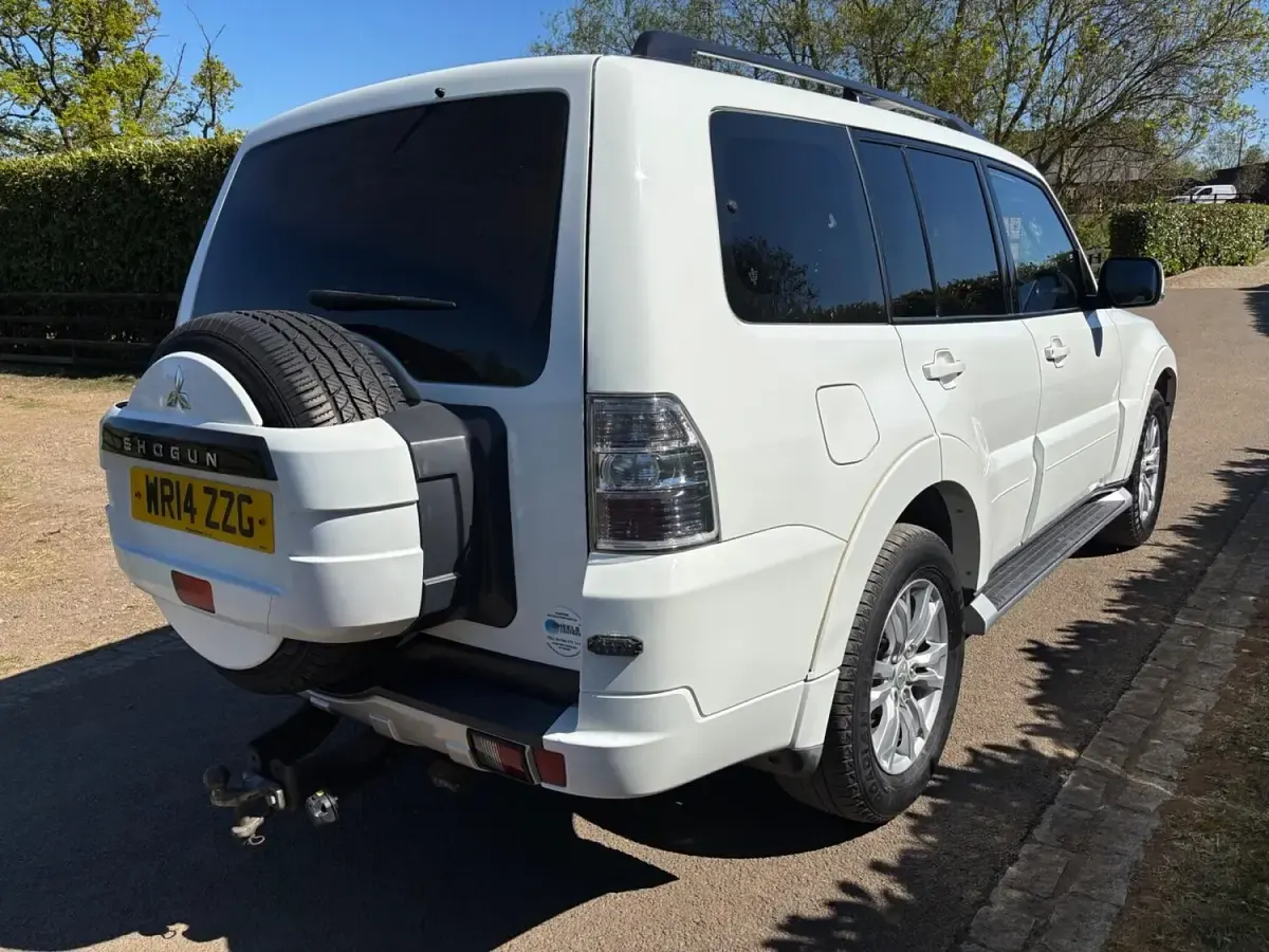 Used Mitsubishi Shogun 197 HP (144 kW) 2014 White SUV