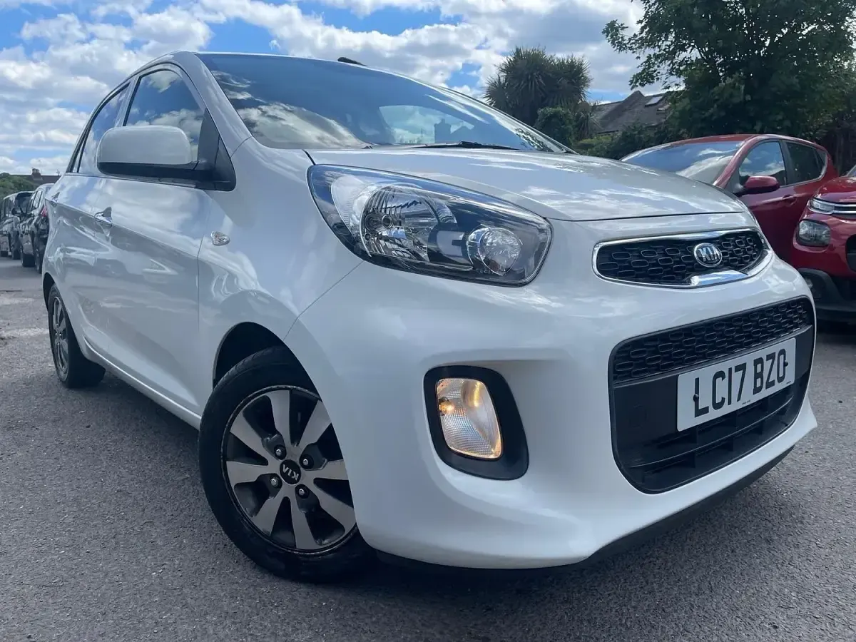 Used Kia Picanto 84 HP (61 kW) 2017 White Hatchback