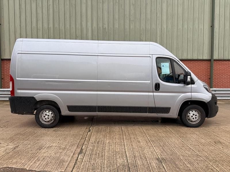 Used Citroën Relay 140 HP (102 kW) 2023 Grey Van