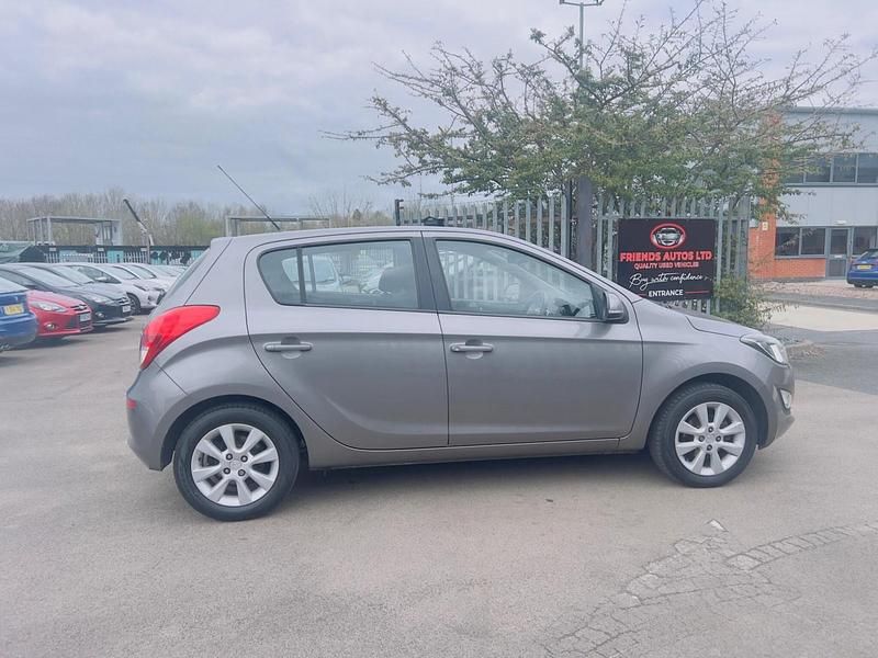Used Hyundai i20 Active 85 HP (62 kW) 2013 Grey Hatchback