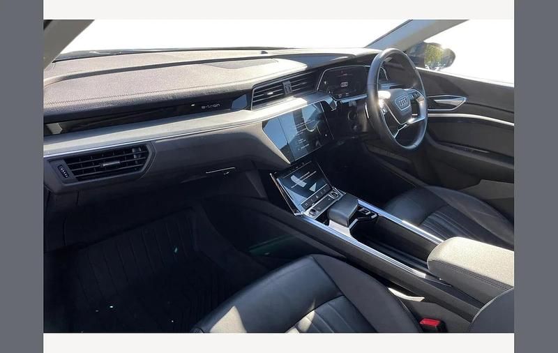 Usado Audi e-tron Advanced 230 kW (313 HP) 2021 Azul SUV