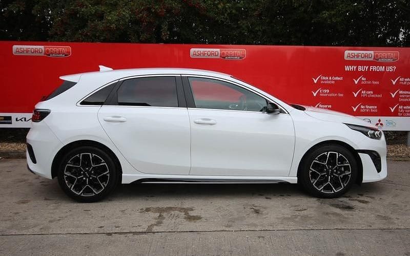 Usado Kia Ceed GT-Line 140 HP (102 kW) 2024 Branco Citadino