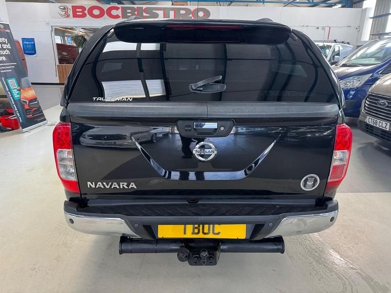 Begagnad Nissan Navara Tekna 190 HK (139 kW) 2017 Svart Pickup